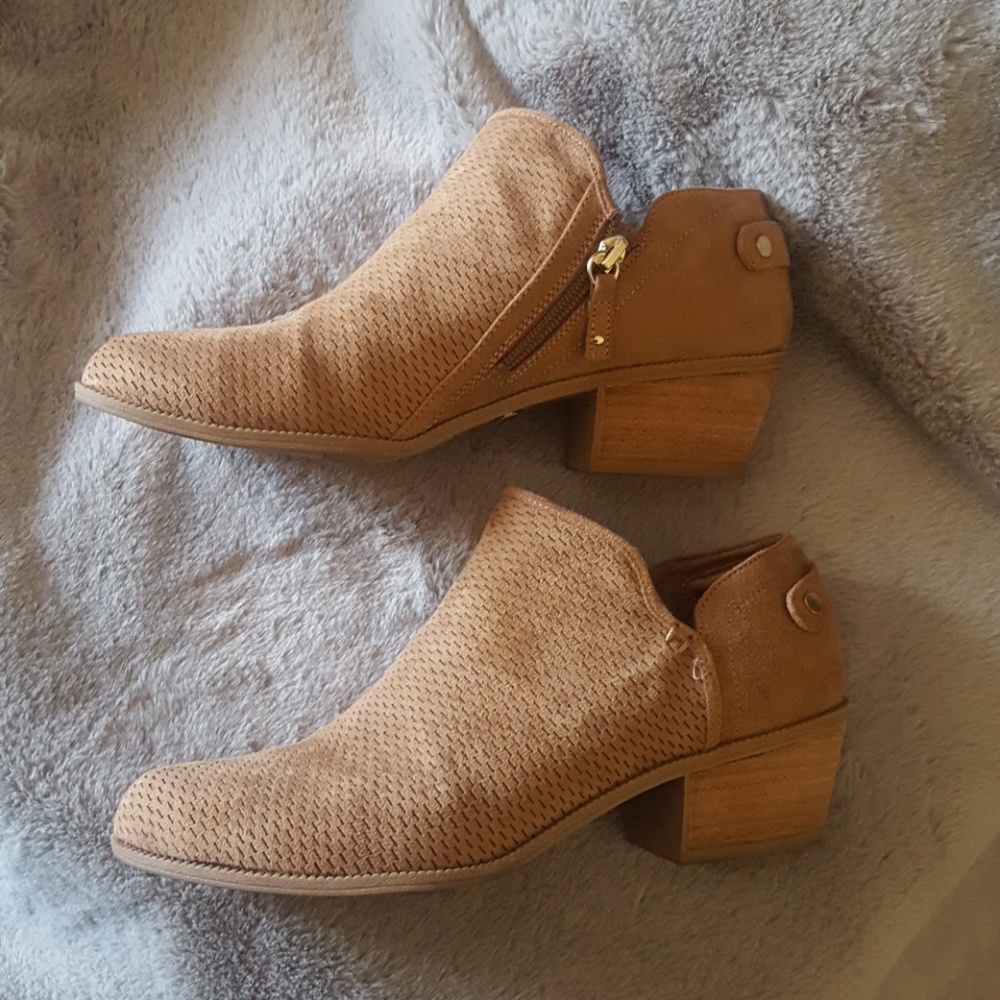 Dr. Scholl's tan ankle booties